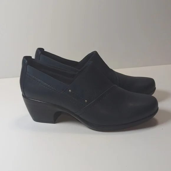 Clarks Navy Blue Women's Slip On Shoes Size 7.5 - Picture 2 of 12